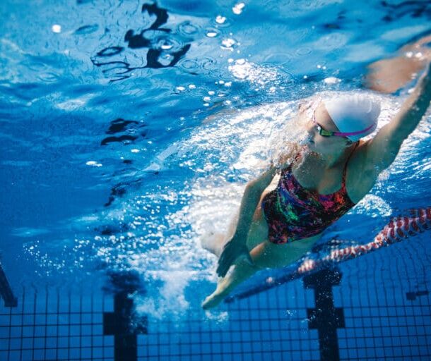 swimming-for-weight-loss:-striding-the-strokes:-healthifyme