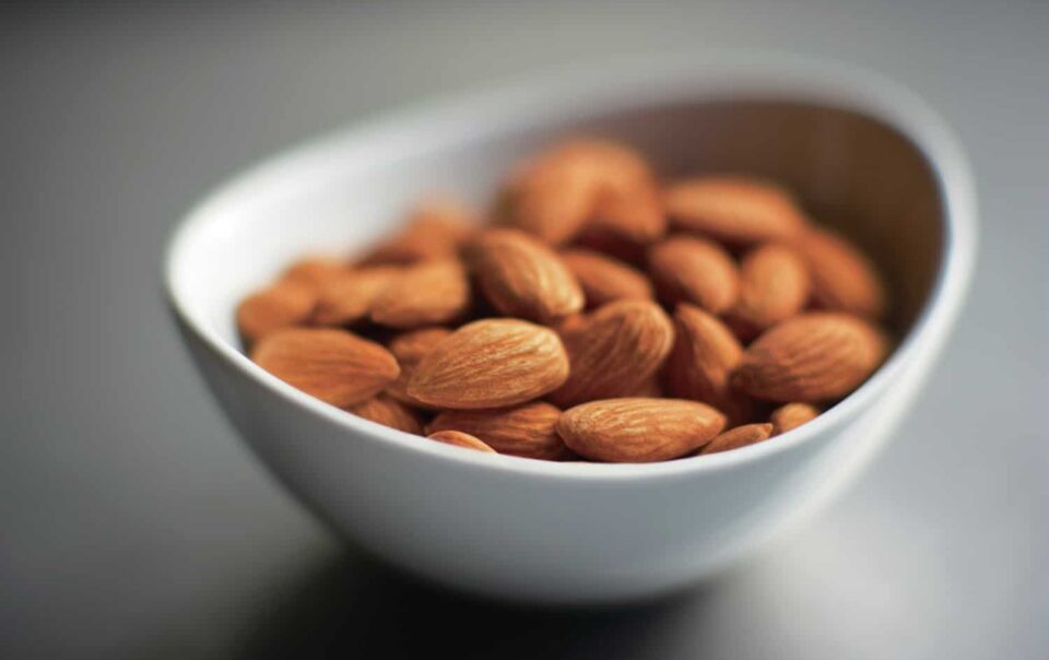 weight-management:-breaking-intermittent-fasting-with-nutritious-foods-like-almonds-–-blog-–-healthifyme